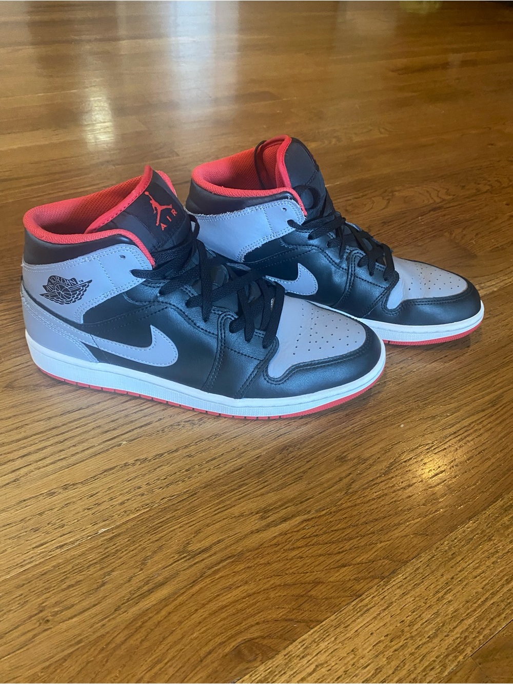 Jordan Men's Athletic Shoes Black Gray Red Accent